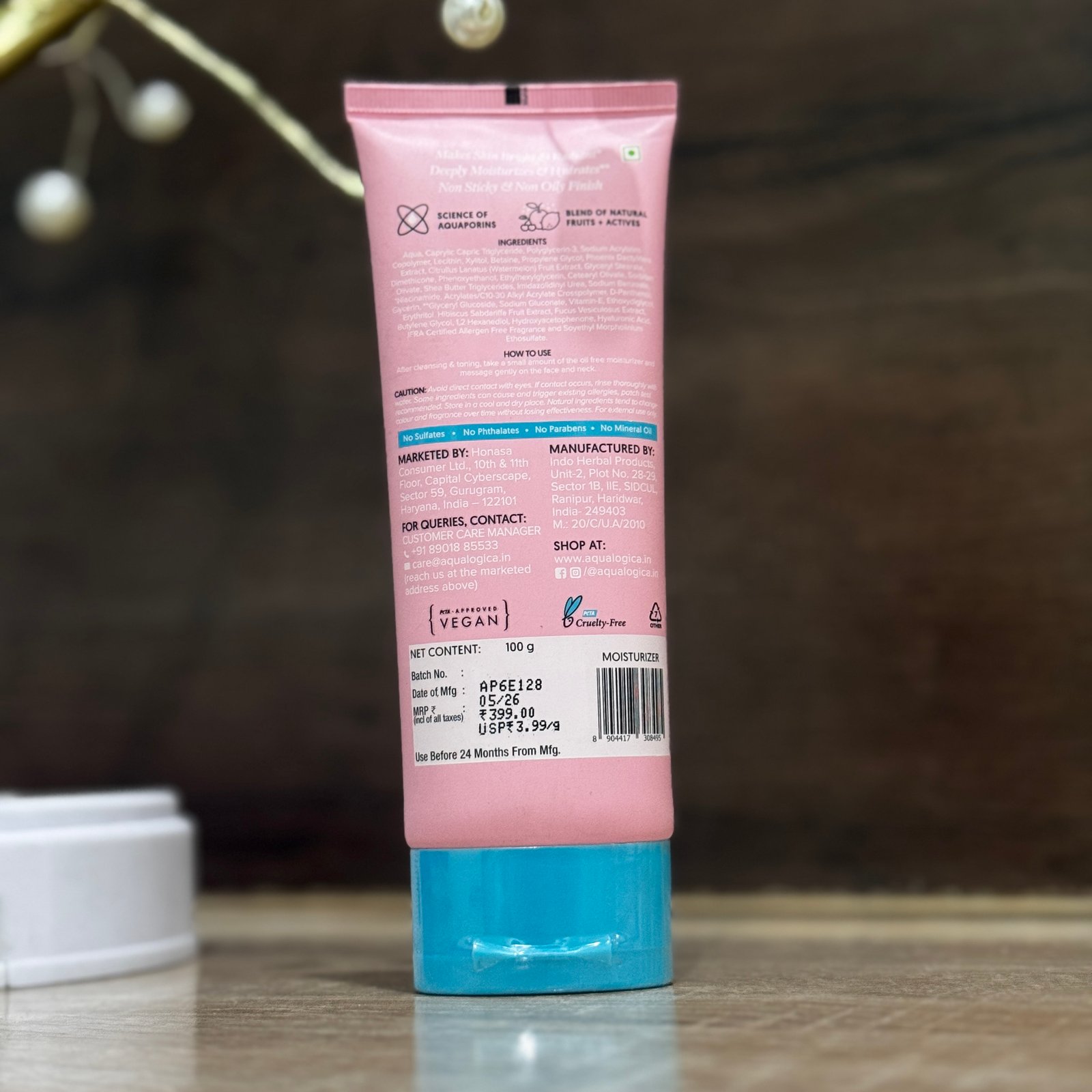 Aqualogica Radiance+ Oil-Free Moisturizer with Watermelon & Niacinamide for Deeply Nourished, Combination Skin, Oil-Free & Radiant Skin of Men & Women -100g