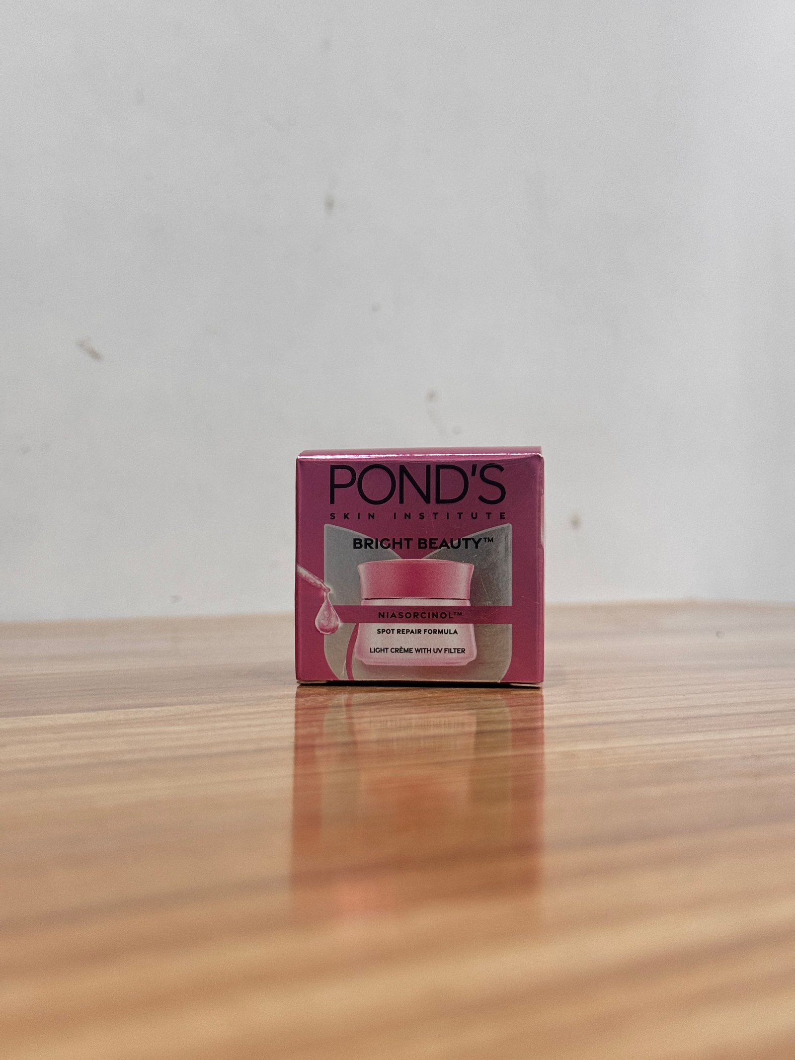 Pond's Bright Beauty Light Cream with UV Filter | Niasorcinol | 100x Better than Vitamin C | Niacinamide | Fades Dark Spots, Brightens Skin, 23gg