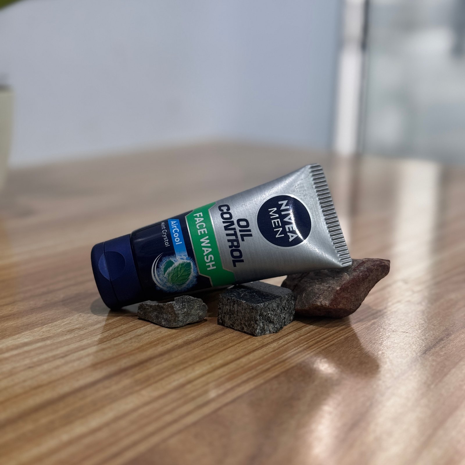 NIVEA MEN Oil Control Face Wash 50 g | With Magnolia Bark Extracts for 12 Hr Oil Control in Summer | 10 X Vitamin C Effect for Radiant Skin | For Oily Skin