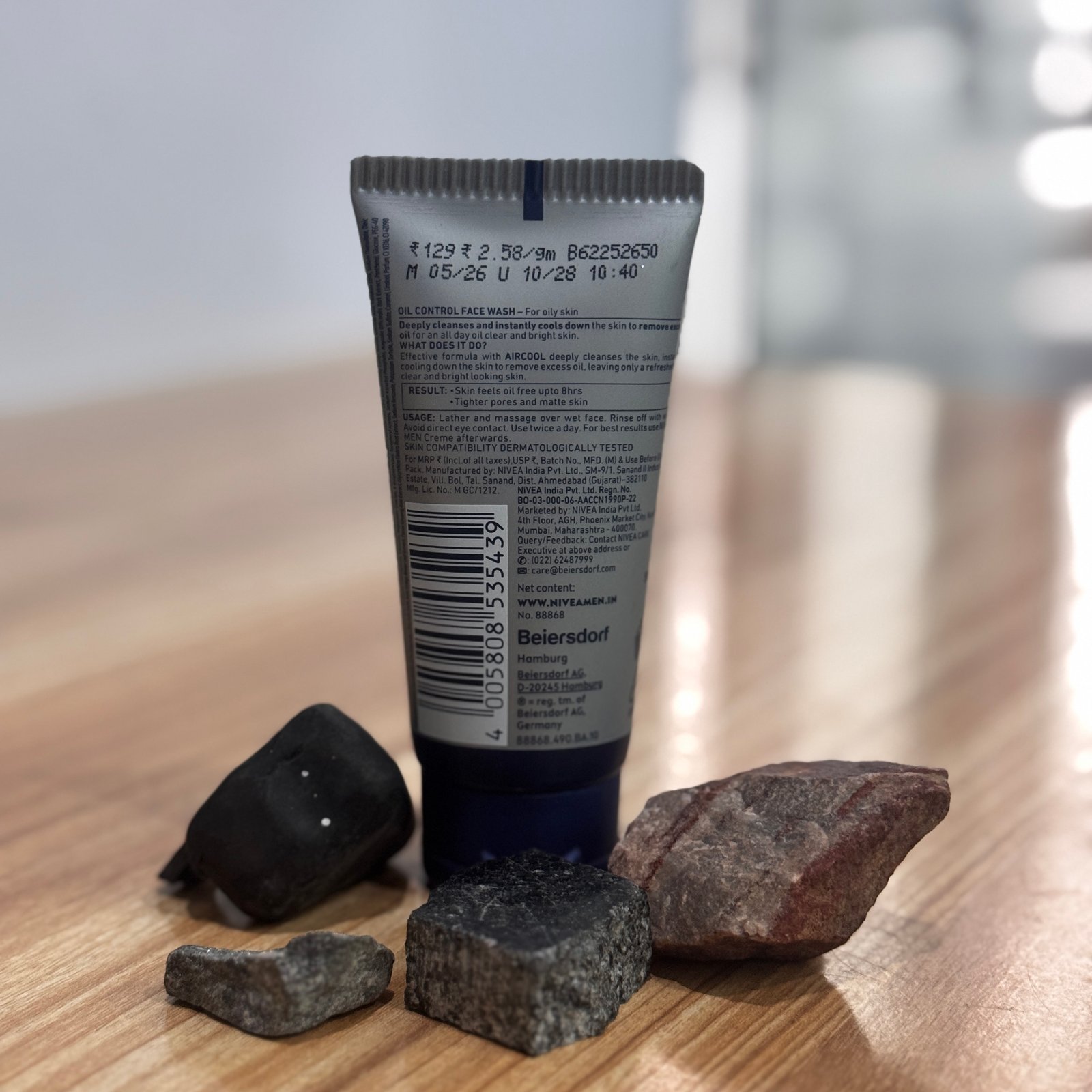 NIVEA MEN Oil Control Face Wash 50 g | With Magnolia Bark Extracts for 12 Hr Oil Control in Summer | 10 X Vitamin C Effect for Radiant Skin | For Oily Skin