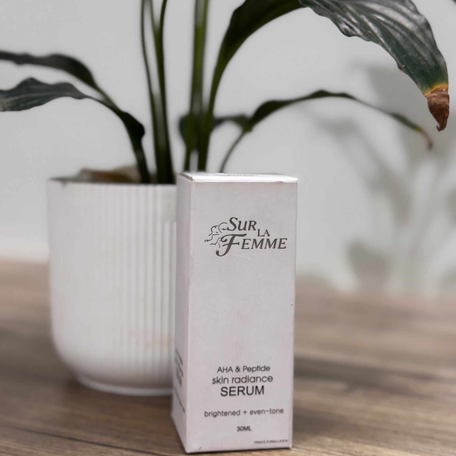 Sur La Femme AHA & Peptide Skin Radiance Serum