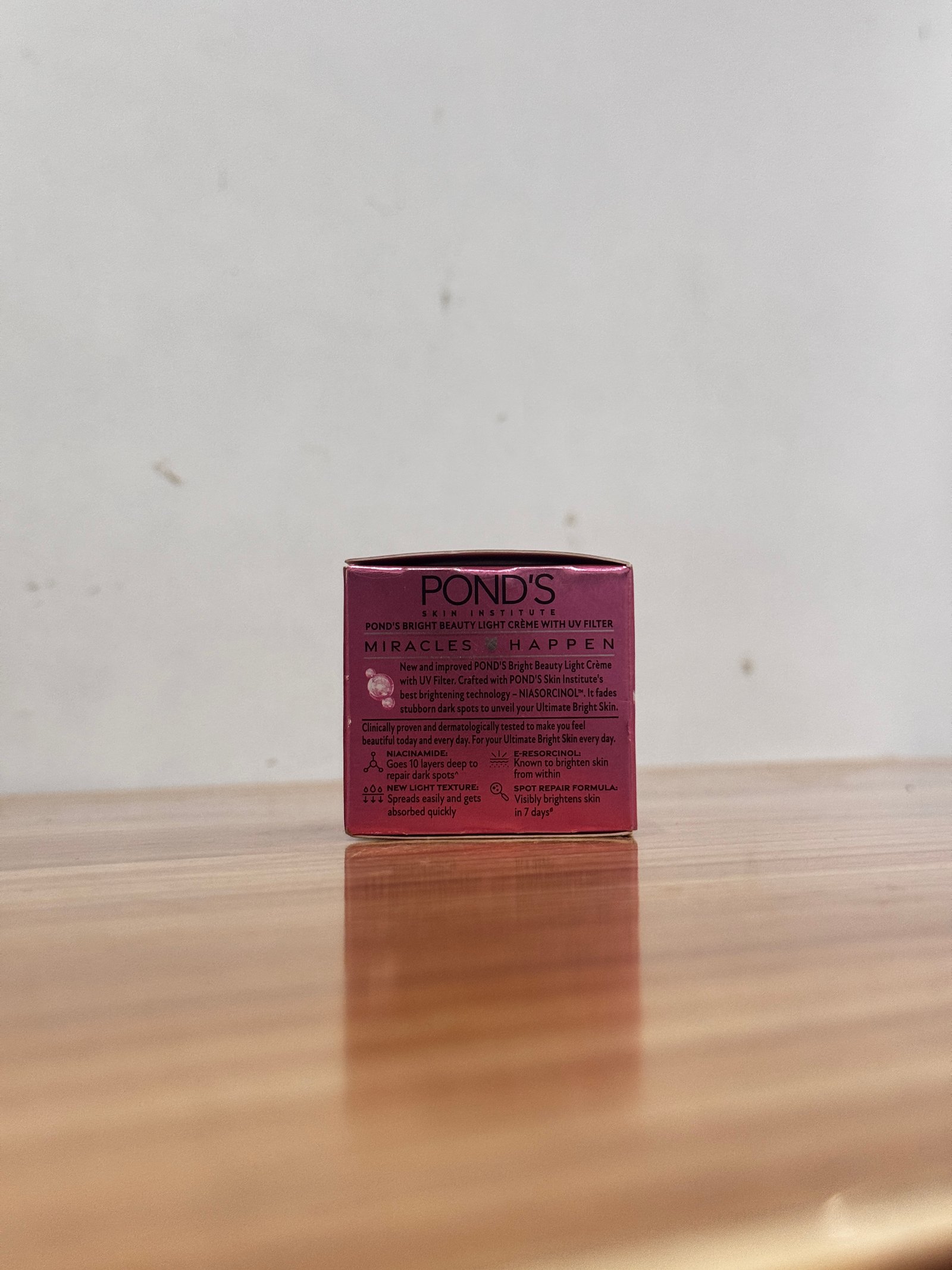 Pond's Bright Beauty Light Cream with UV Filter | Niasorcinol | 100x Better than Vitamin C | Niacinamide | Fades Dark Spots, Brightens Skin, 23gg