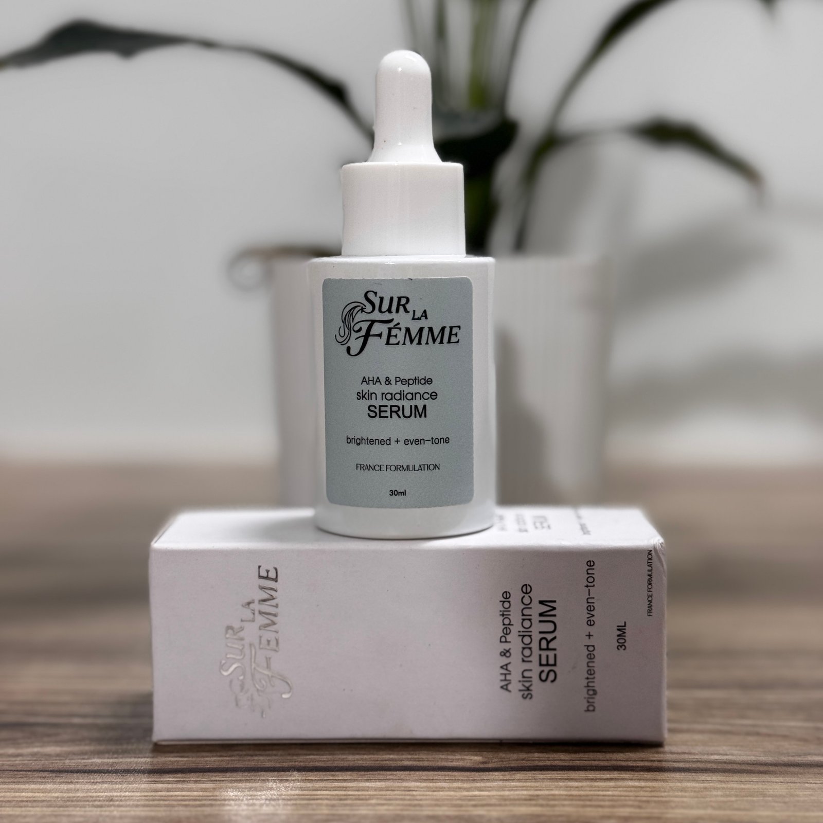 Sur La Femme AHA & Peptide Skin Radiance Serum