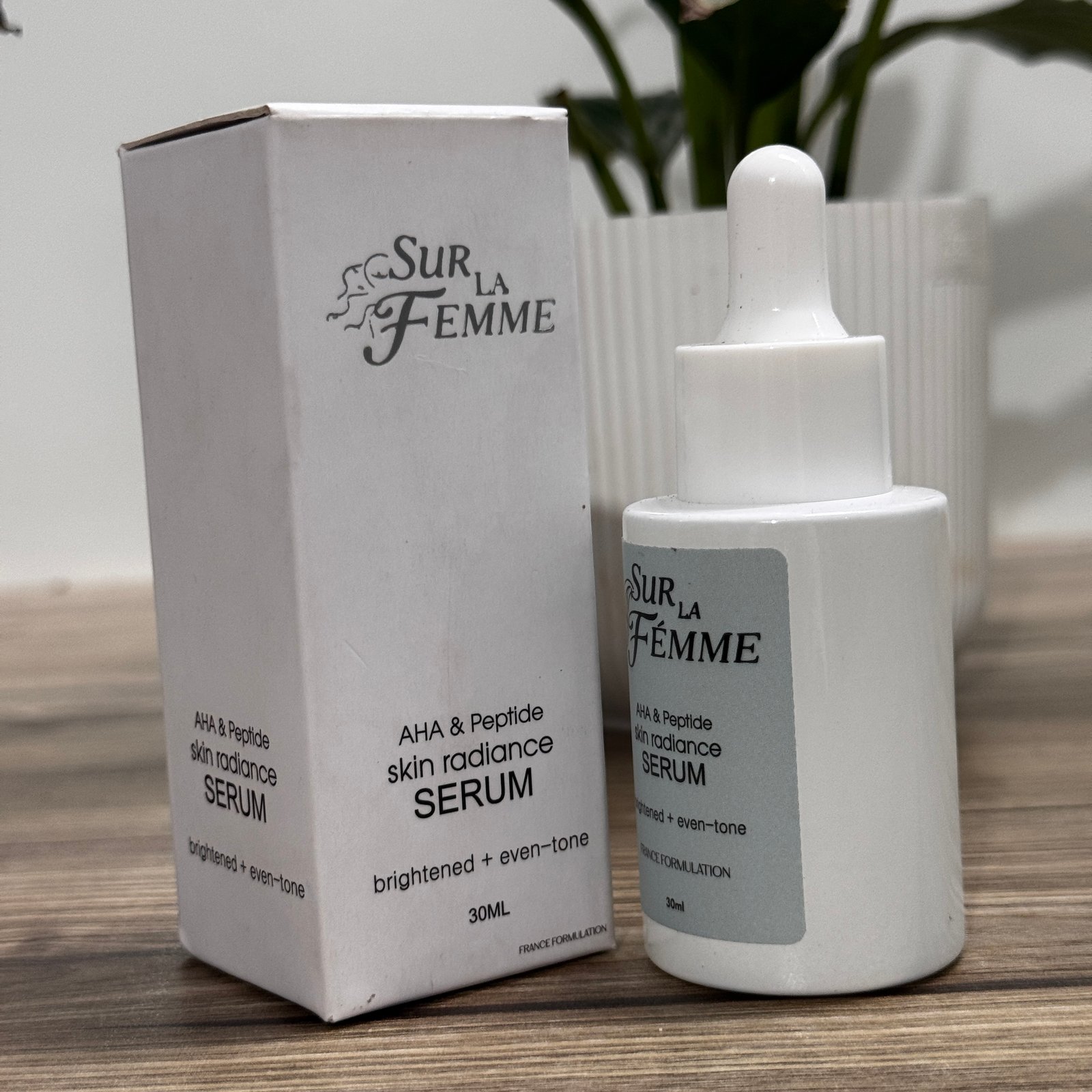 Sur La Femme AHA & Peptide Skin Radiance Serum