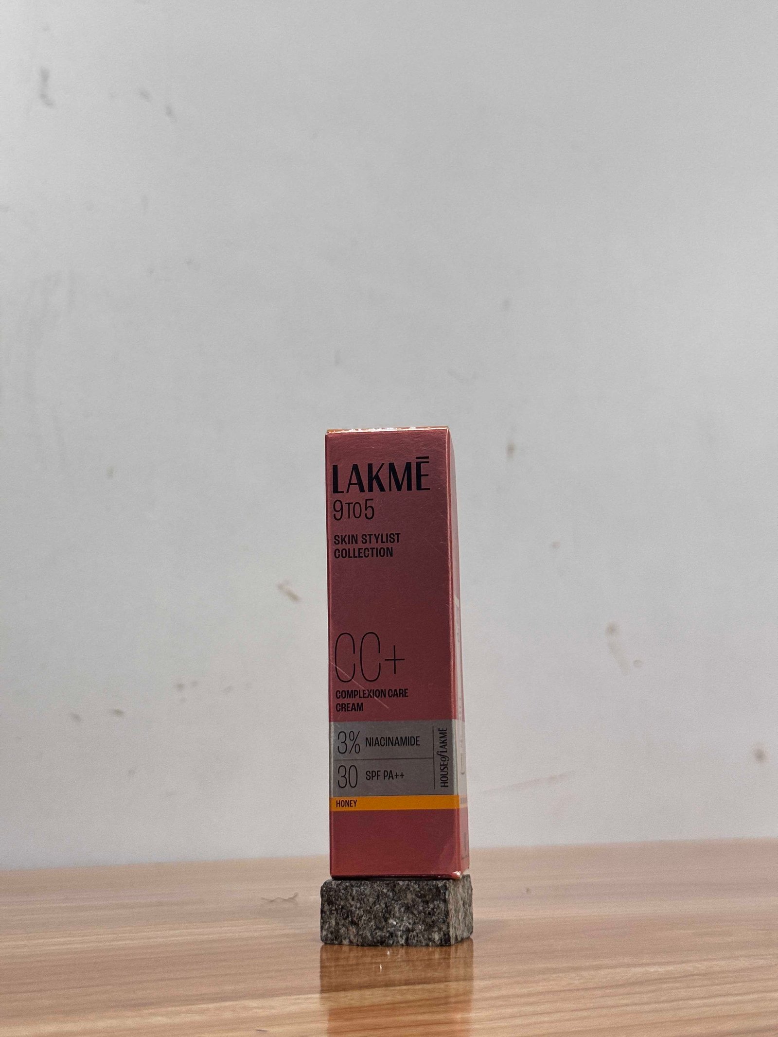 Lakmé 9 to 5 CC Cream Mini – 01 Beige, 9 g